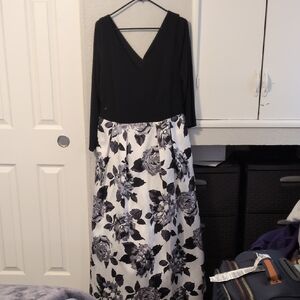 Black and White Floral V-Neck Maxi Dress